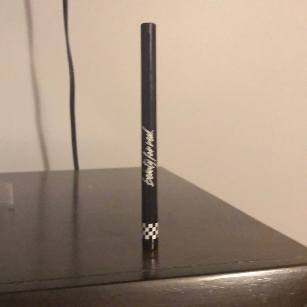 Beauty for real Jet black liquid eyeliner